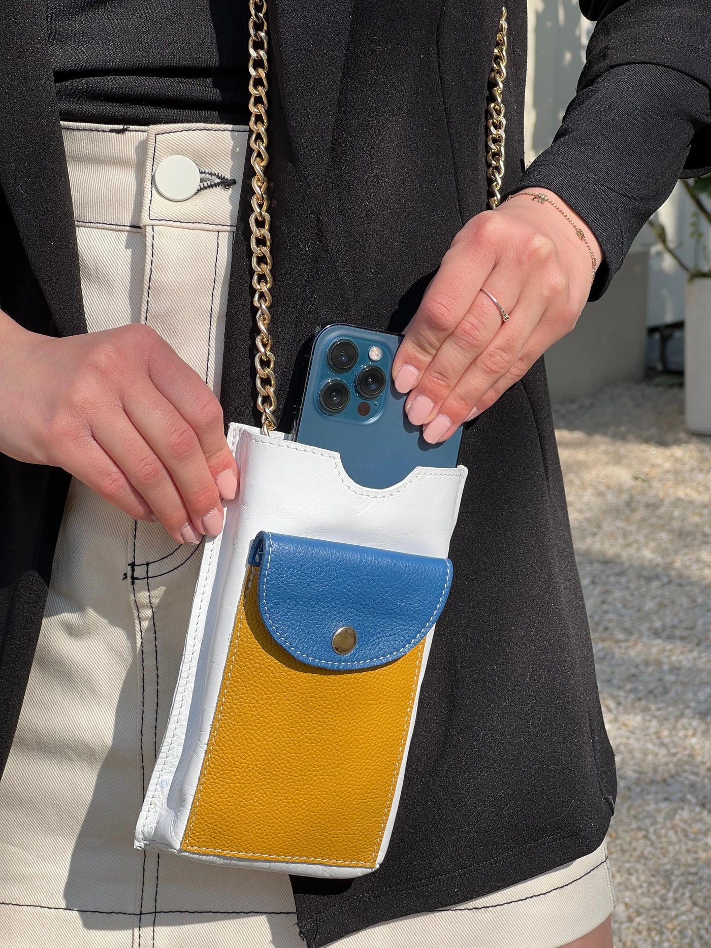 Brest Tri-Colored Smartphone Leather Bag